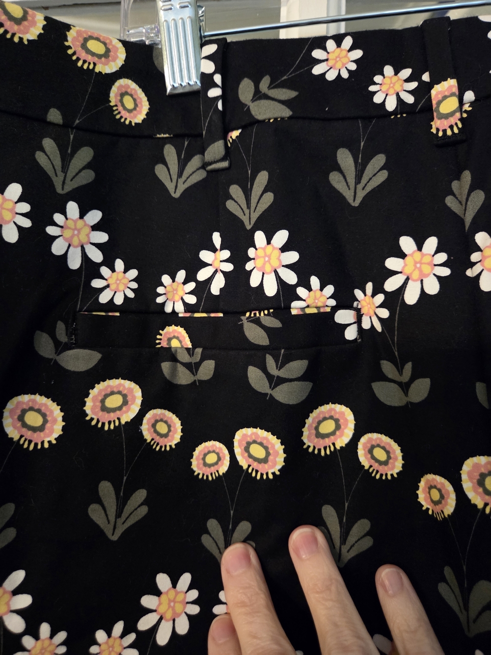 Boden Black Floral Cropped Wide-Leg Pants - Size 14R - Picture 7 of 7